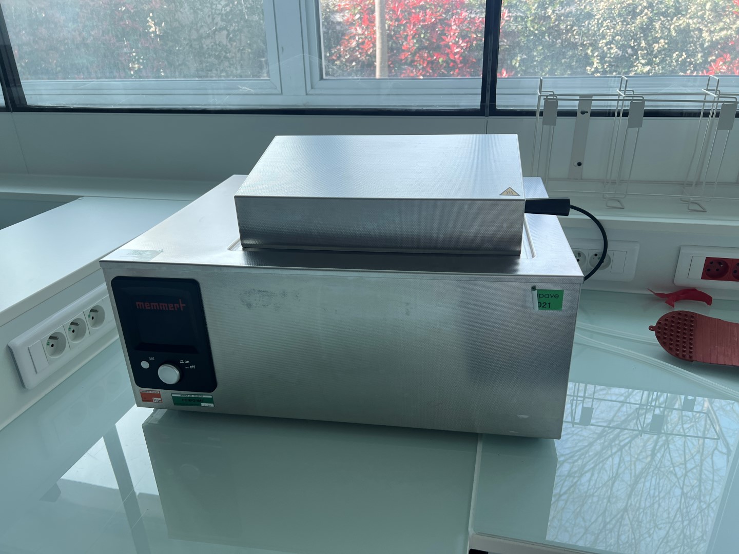 MEMMERT WNB 14 - Laboratory Water Bath